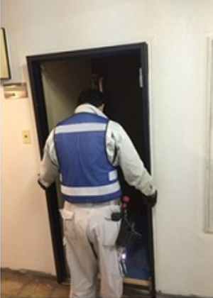 避難用子扉ハンドル